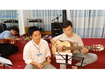 Kỷ niệm bỏ quên (ST: Đình Văn) Chí Diễn đệm Guitar || Lớp nhạc Giáng Sol Quận 12