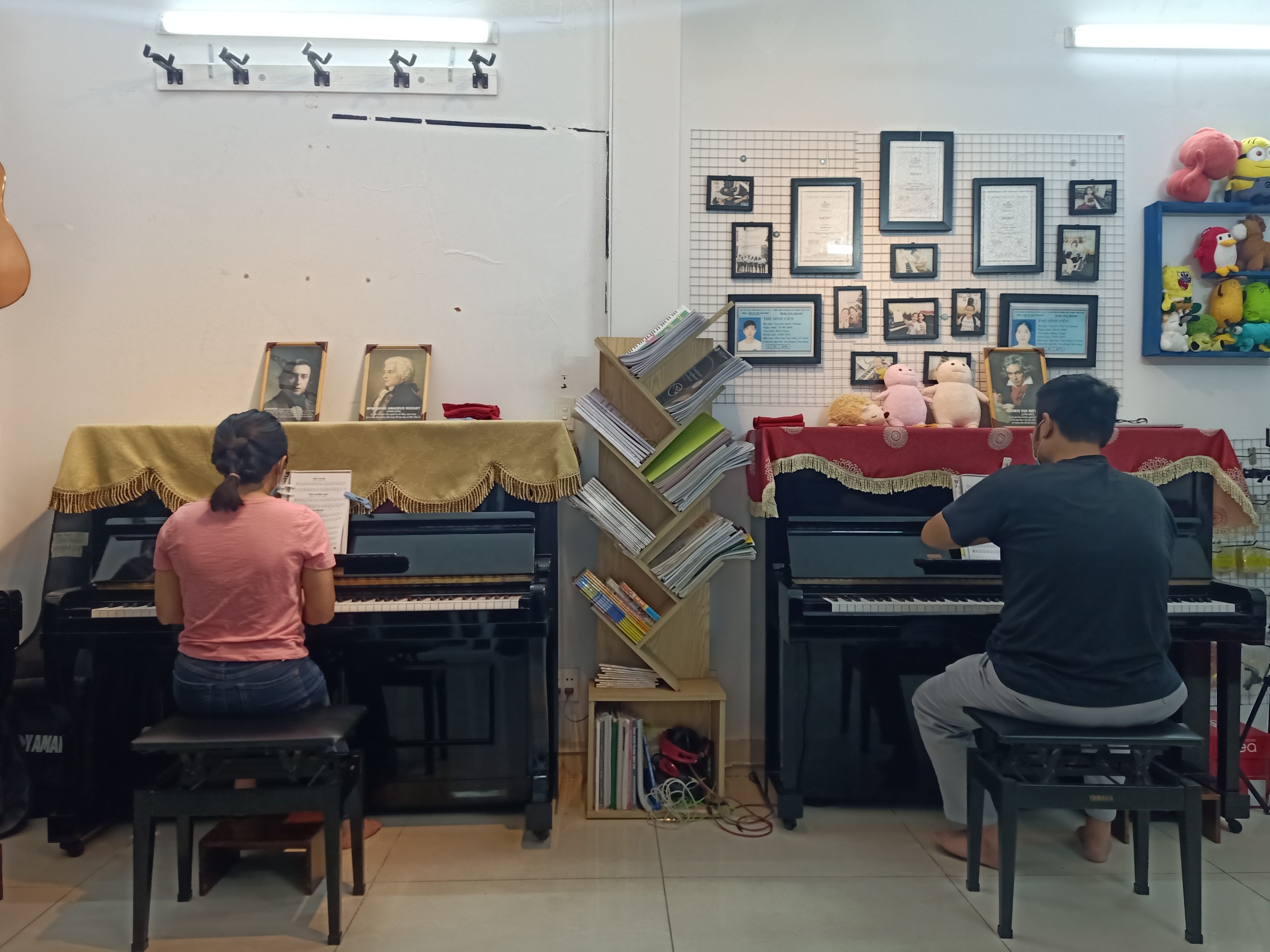 LỚP HỌC PIANO NGƯỜI LỚN QUẬN 12, dạy đàn piano người lớn quận 12, lớp nhạc Giáng Sol, trung tâm âm nhạc quận 12, nơi dạy đàn piano dành cho người lớn, lớp dạy nhạc quận 12, khóa học đàn piano dành cho người lớn, lớp học piano quận gò vấp, khóa học piano chất lượng quận 12, lớp học piano cho người mới bắt đầu.