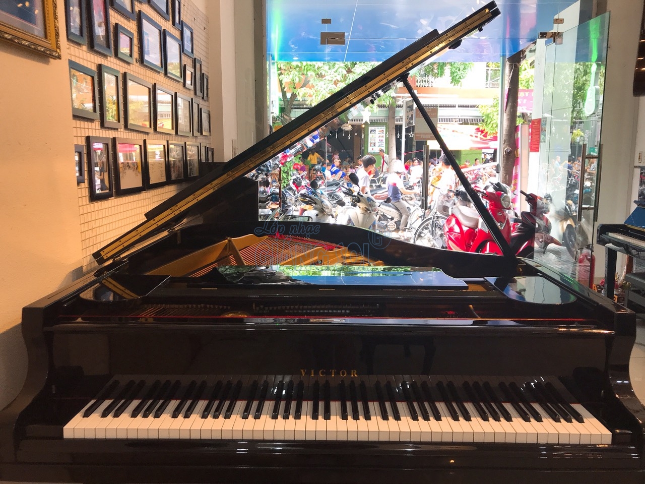 Bán Đàn Piano Grand Victor VG500 || Shop Nhạc Cụ Giáng Sol quận 12, Bán đàn piano cơ quận 12, bán đàn trả góp quận 12, Bán đàn guitar quận 12, cửa hàng nhạc cụ quận 12, địa chỉ bán đàn chất lượng quận 12, shop đàn quận 12, piano trả góp, bán guitar acous