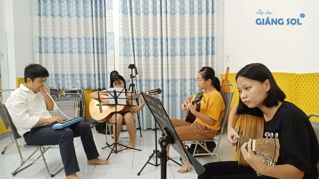 Dạy Đàn Guitar Quận 12 || Tôi Thấy Hoa Vàng Trên Cỏ Xanh || Lớp nhạc Giáng Sol Quận 12, trung tâm dạy đàn guitar quận 12, lớp học đàn guitar quận 12, học đàn guitar ở đâu tại quận 12, học đàn guitar cơ bản quận 12, học đàn guitar cấp tốc quận 12