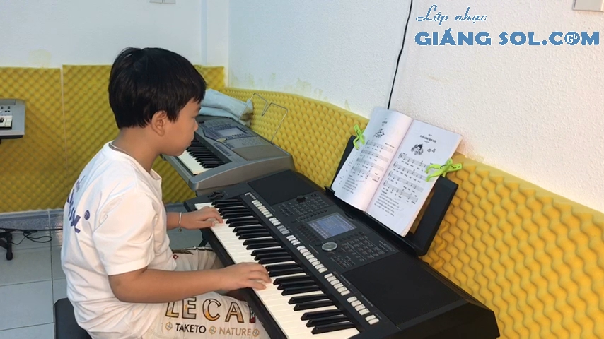 Dạy Đàn Organ Quận 12 || Con Chim Ri || Trung Nguyên || Lớp nhạc Giáng Sol Quận 12, lớp học đàn organ quận 12, trung tâm dạy đàn organ quận 12, học đàn piano quận 12, dạy đàn piano quận 12, học đàn guitar quận 12, dạy đàn guitar quận 12