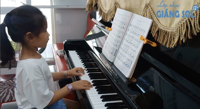 Dạy Đàn Piano Quận 12 || Hướng Tới Niềm Vui || Quỳnh Như|| Lớp nhạc Giáng Sol Quận 12, dạy đàn piano quận 12, học đàn piano tại quận 12, lớp nhạc quận 12, trung tâm dạy đàn quận 12, học đàn piano ở đâu tại quận 12, dạy đàn organ quận 12, dạy đàn guitar quận 12