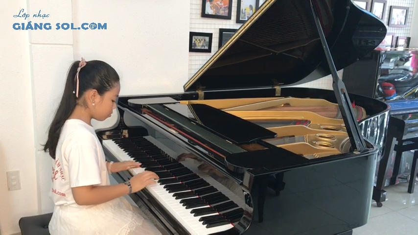 Những lợi ích tuyệt vời khi cho trẻ học Piano từ nhỏ, những lợi ích khi học piano, công dụng piano mang lại, lớp nhạc giáng sol, trung tâm dạy đàn quận 12, trung tâm dạy đàn piano chất lượng quận 12, cho trẻ học piano có tác dụng gì, những tác dung cho trẻ học piano, lớp dạy đàn piano quận 12