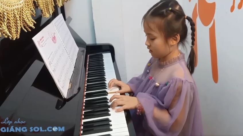 Những lợi ích tuyệt vời khi cho trẻ học Piano từ nhỏ, những lợi ích khi học piano, công dụng piano mang lại, lớp nhạc giáng sol, trung tâm dạy đàn quận 12, trung tâm dạy đàn piano chất lượng quận 12, cho trẻ học piano có tác dụng gì, những tác dung cho trẻ học piano, lớp dạy đàn piano quận 12