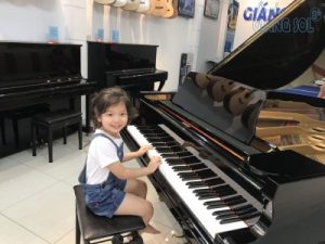 NHỮNG LỢI ÍCH CỦA VIỆC CHO TRẺ HỌC PIANO