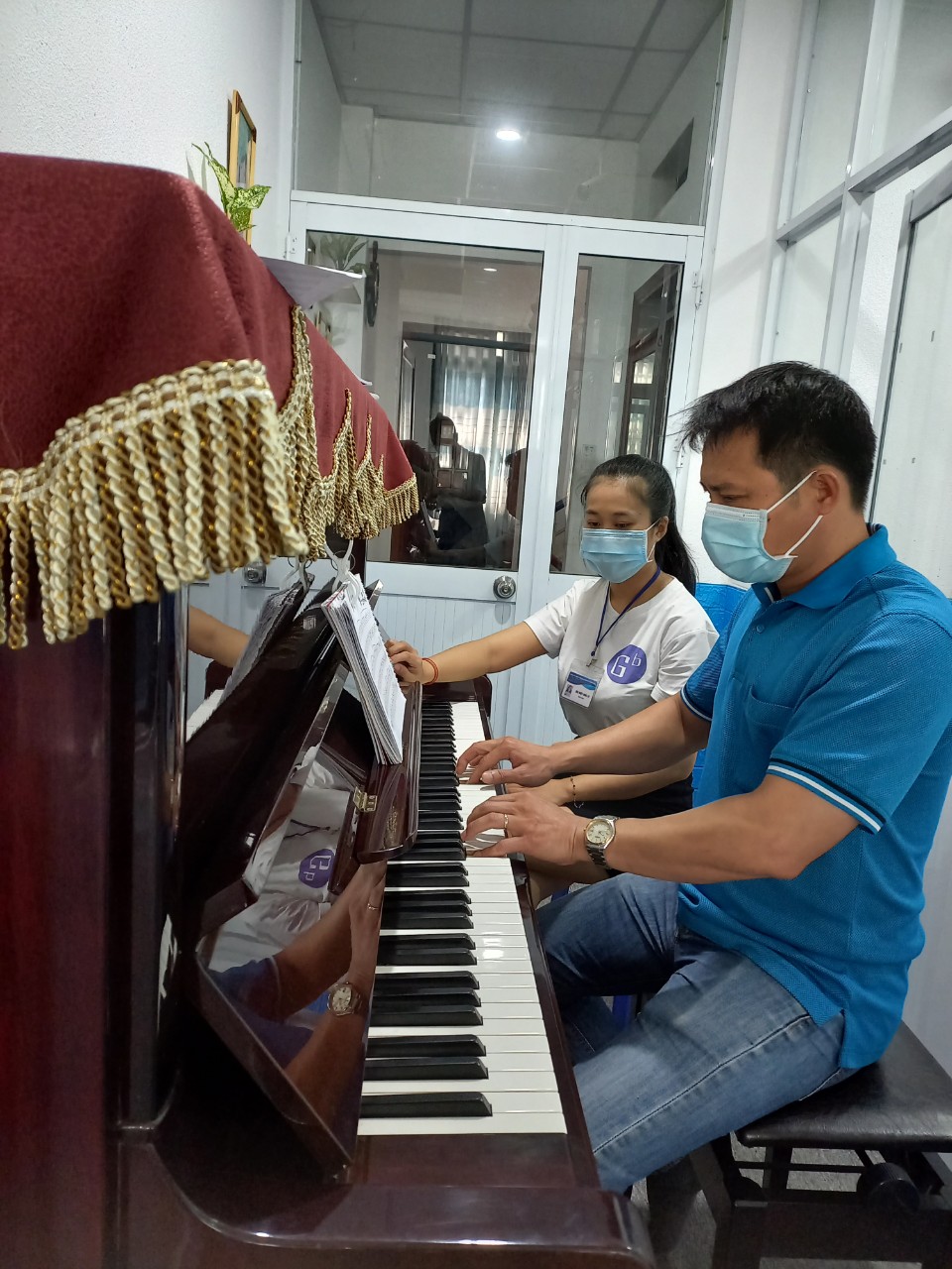 Dạy piano người lớn, người lớn học piano có những khó khăn gì, cách giúp người lớn học tốt piano, lớp nhạc giáng sol, lớp dạy piano quận gò vấp, dạy đàn piano người lớn quận 12, trung tâm dạy đàn chất lượng quận 12, trung tâm âm nhạc cho người lớn